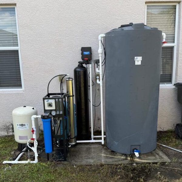Outdoor residential water filtration and storage system